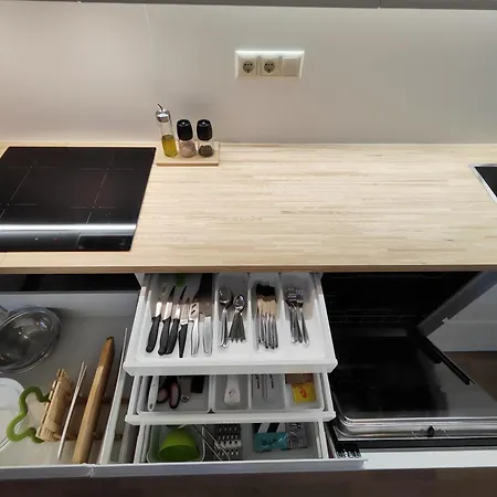 Wide & Light - Self Check In Apartment