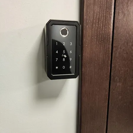 Wide & Light - Self Check In Apartment