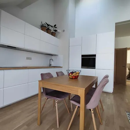 Apartment Wide & Light - Self Check In *