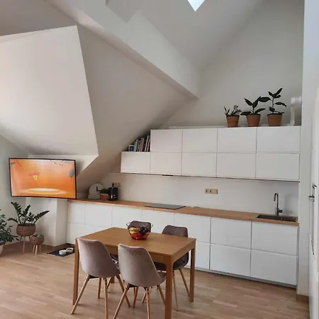 Wide & Light - Self Check In Apartment *