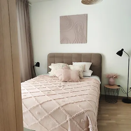 Wide & Light - Self Check In Apartment *